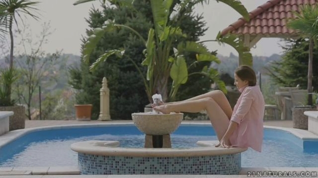 Taissia Shanti    21 